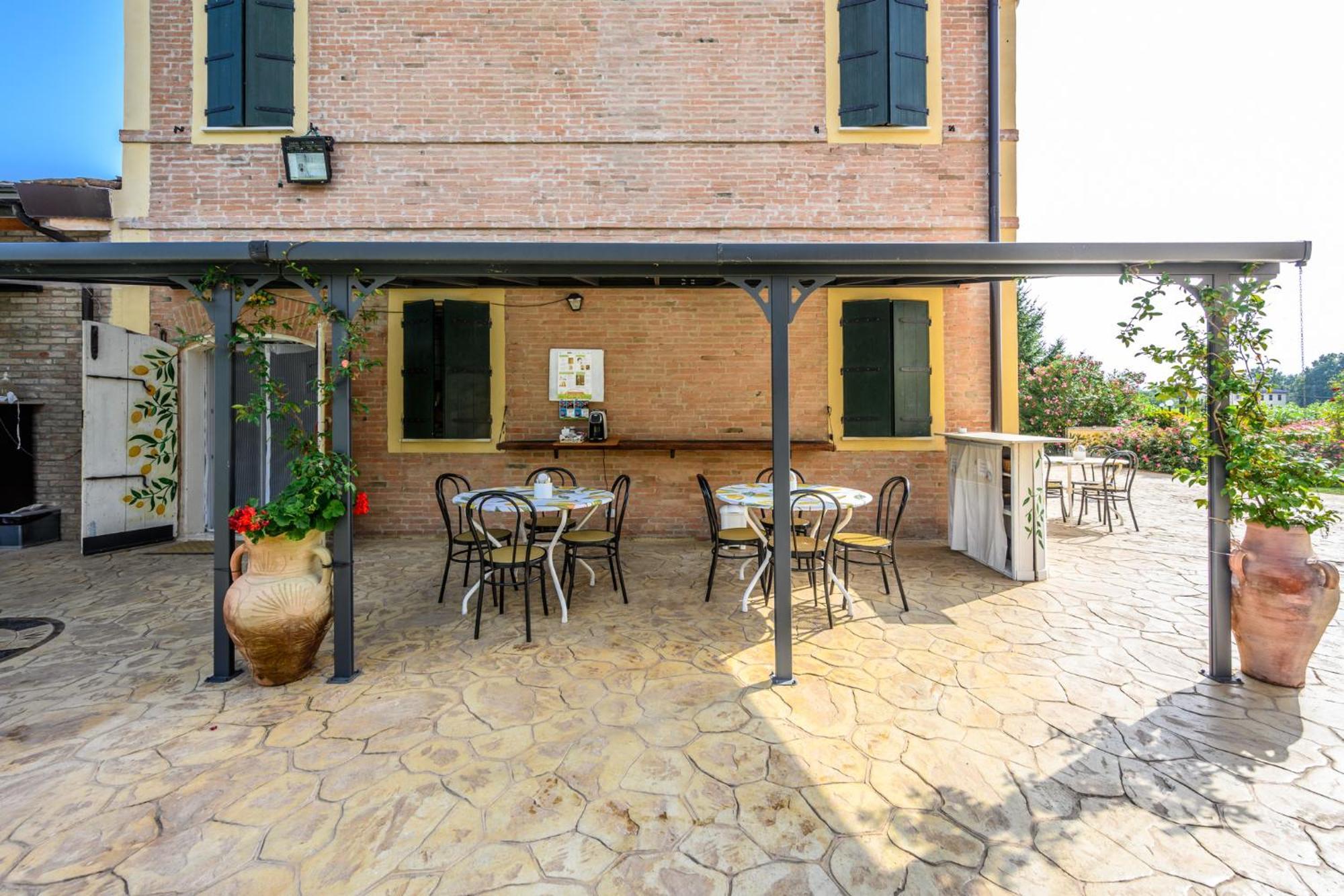 La Casa Di Valeria - Modena Módena Exterior foto